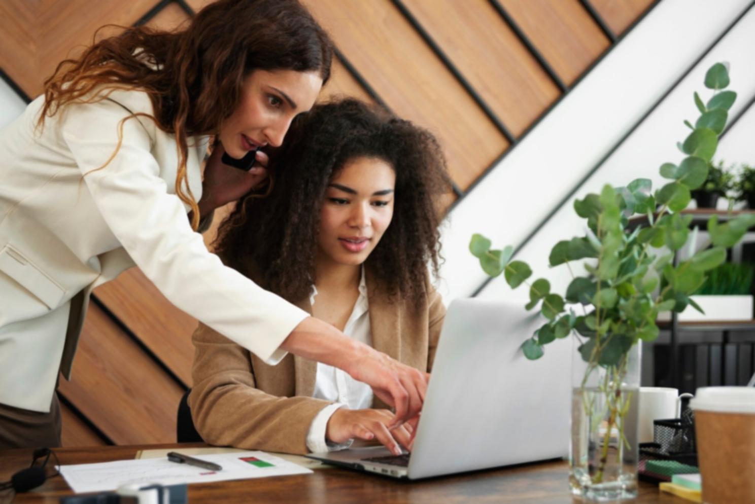 Financial planning professionals in collaborative learning environment